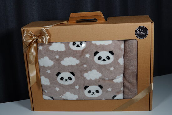 Flīsa pleds un spilvena komplekts - Pandas uz brūna fona